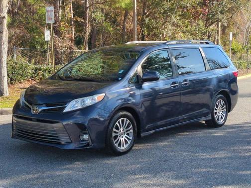 2020 Toyota Sienna XLE Premium