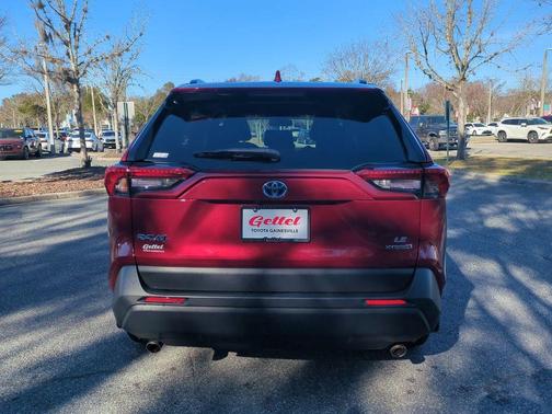 2022 Toyota RAV4 Hybrid LE