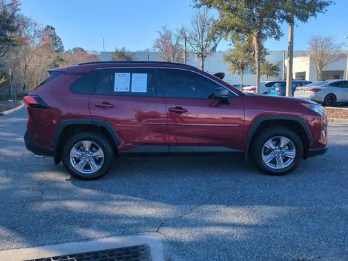 2022 Toyota RAV4 Hybrid LE