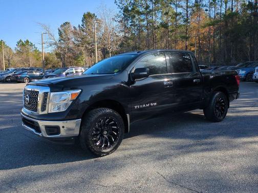 2018 Nissan Titan SV