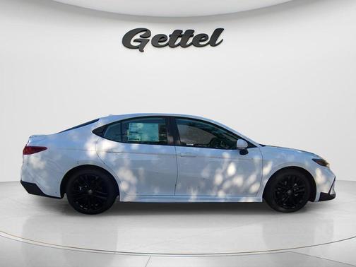 Ice 2026 Toyota Camry SE