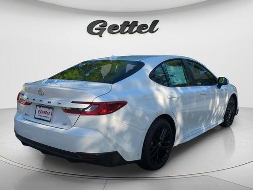 Ice 2026 Toyota Camry SE