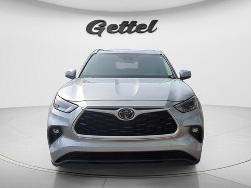 Celestial Silver Metallic 2024 Toyota Highlander XLE