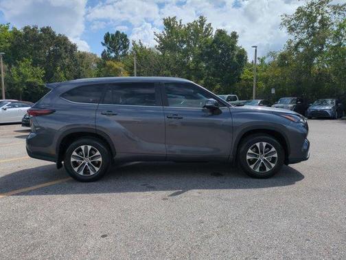 2025 Toyota Highlander XLE