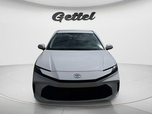 Ice 2025 Toyota Camry LE