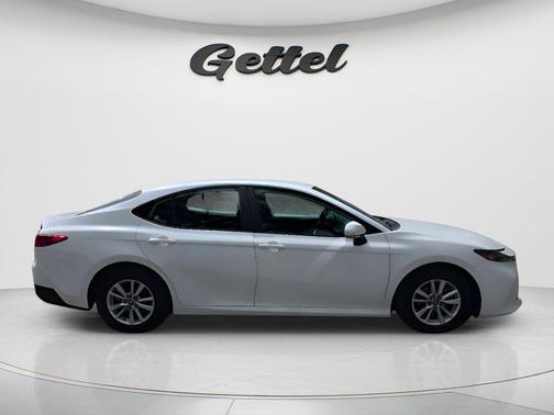 Ice 2025 Toyota Camry LE