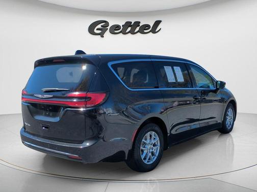 2023 Chrysler Pacifica Touring-L