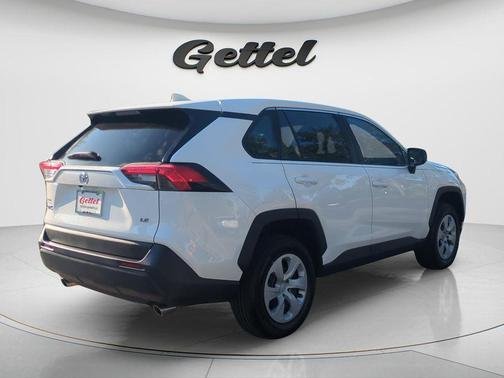 Ice 2023 Toyota RAV4 LE