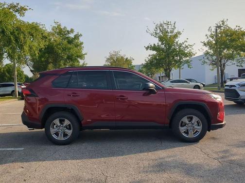 2025 Toyota RAV4 Hybrid LE
