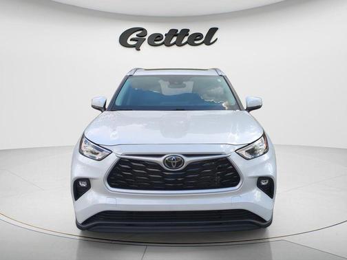 Pearl 2023 Toyota Highlander XLE