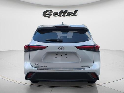 Pearl 2023 Toyota Highlander XLE