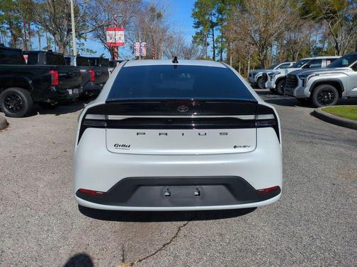 2026 Toyota Prius Plug-In Hybrid SE