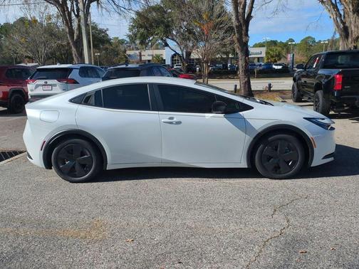 2026 Toyota Prius Plug-In Hybrid SE