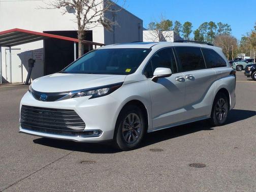 2022 Toyota Sienna XLE