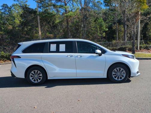 2022 Toyota Sienna XLE