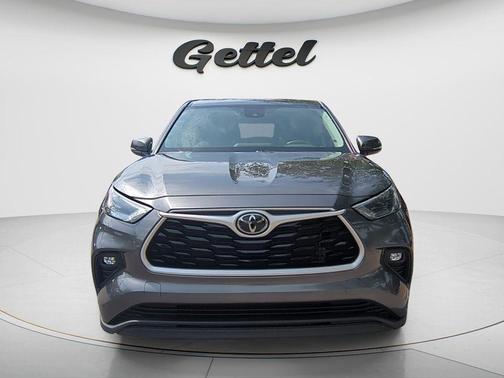 Magnetic Gray Metallic 2024 Toyota Highlander LE