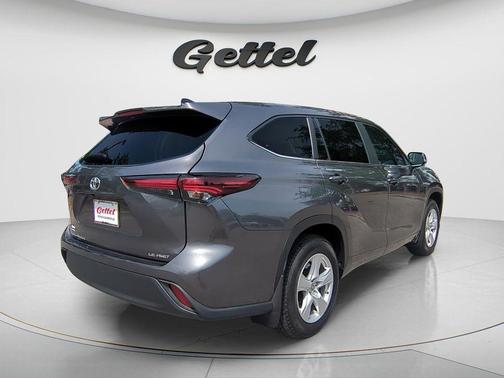 Magnetic Gray Metallic 2024 Toyota Highlander LE