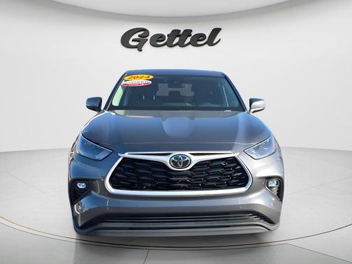 Magnetic Gray Metallic 2024 Toyota Highlander LE