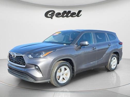 Magnetic Gray Metallic 2024 Toyota Highlander LE