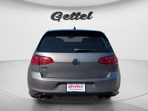 2017 Volkswagen Golf R 4-Door