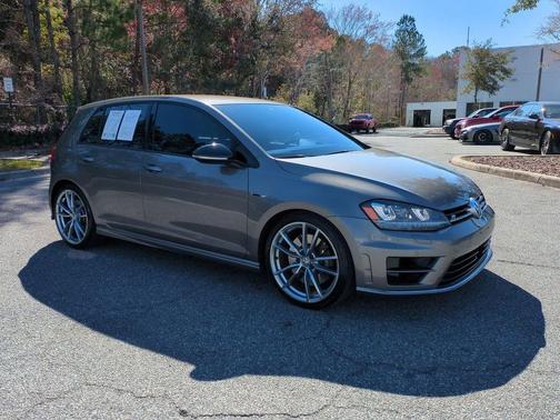 2017 Volkswagen Golf R 4-Door