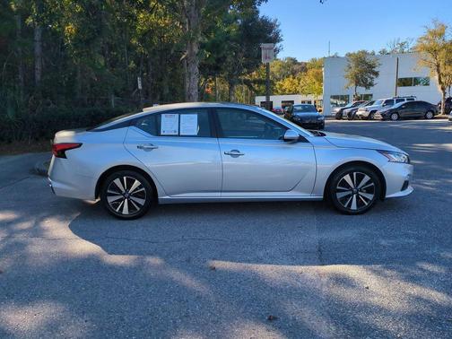 2022 Nissan Altima 2.5 SV