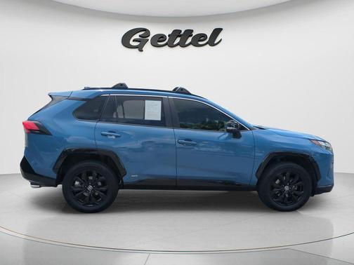 2022 Toyota RAV4 Hybrid SE