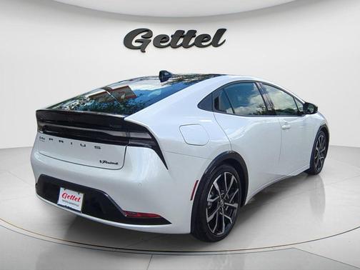 Pearl 2024 Toyota Prius Prime XSE