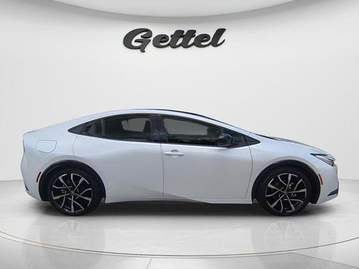 Pearl 2024 Toyota Prius Prime XSE