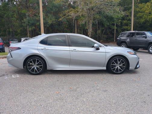 2023 Toyota Camry Hybrid SE