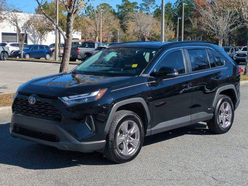 2022 Toyota RAV4 Hybrid XLE
