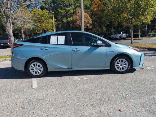 2022 Toyota Prius LE