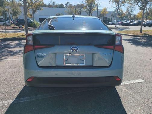 2022 Toyota Prius LE