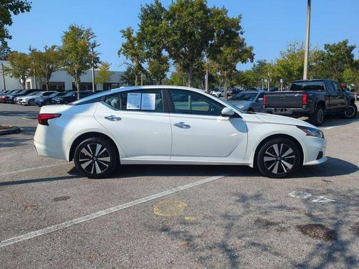 2021 Nissan Altima 2.5 SV