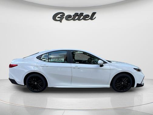 Ice 2026 Toyota Camry SE