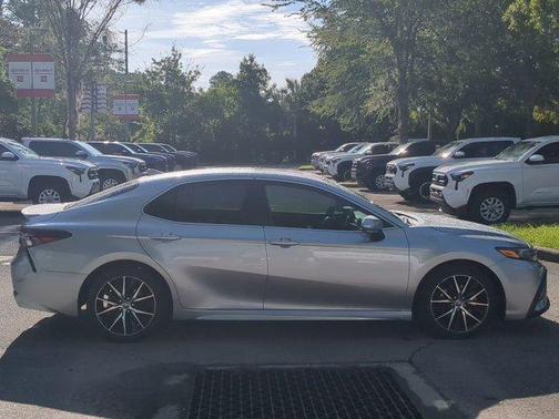 2023 Toyota Camry Hybrid SE