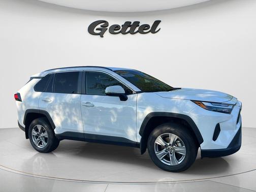 Ice Cap 2024 Toyota RAV4 XLE