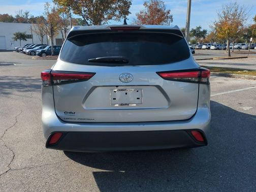 2022 Toyota Highlander L
