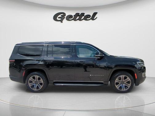 Diamond Black Crystal Pearlcoat 2024 Jeep Wagoneer Series II 4x2