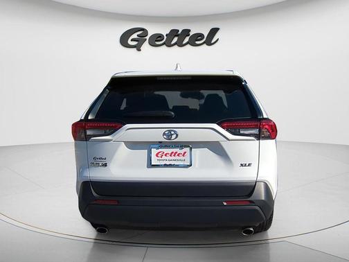 Ice 2024 Toyota RAV4 XLE