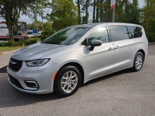 2023 Chrysler Pacifica Touring-L