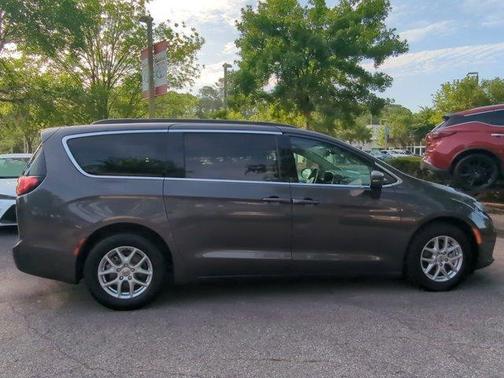 2022 Chrysler Pacifica Touring-L