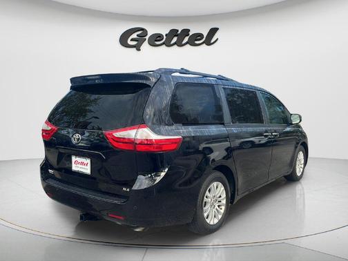 Midnight Black Metallic 2016 Toyota Sienna XLE