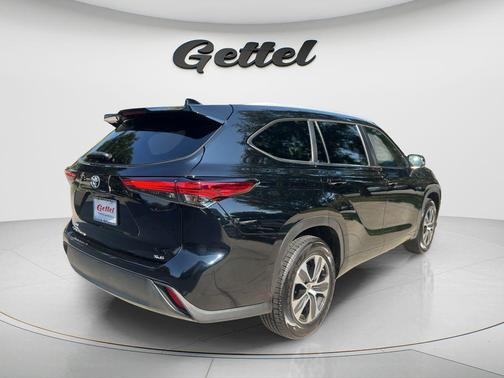 Midnight Black Metallic 2023 Toyota Highlander XLE