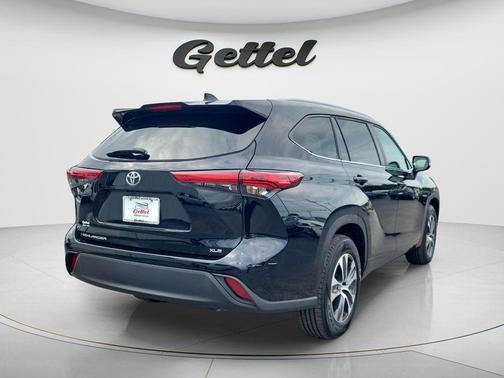Midnight Black Metallic 2023 Toyota Highlander XLE