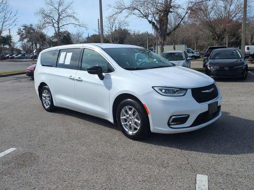 2024 Chrysler Pacifica Touring-L