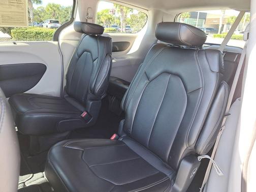 2024 Chrysler Pacifica Touring-L