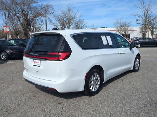 2024 Chrysler Pacifica Touring-L