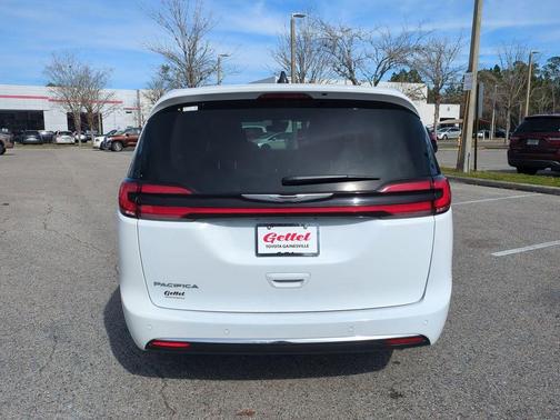 2024 Chrysler Pacifica Touring-L