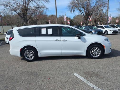 2024 Chrysler Pacifica Touring-L